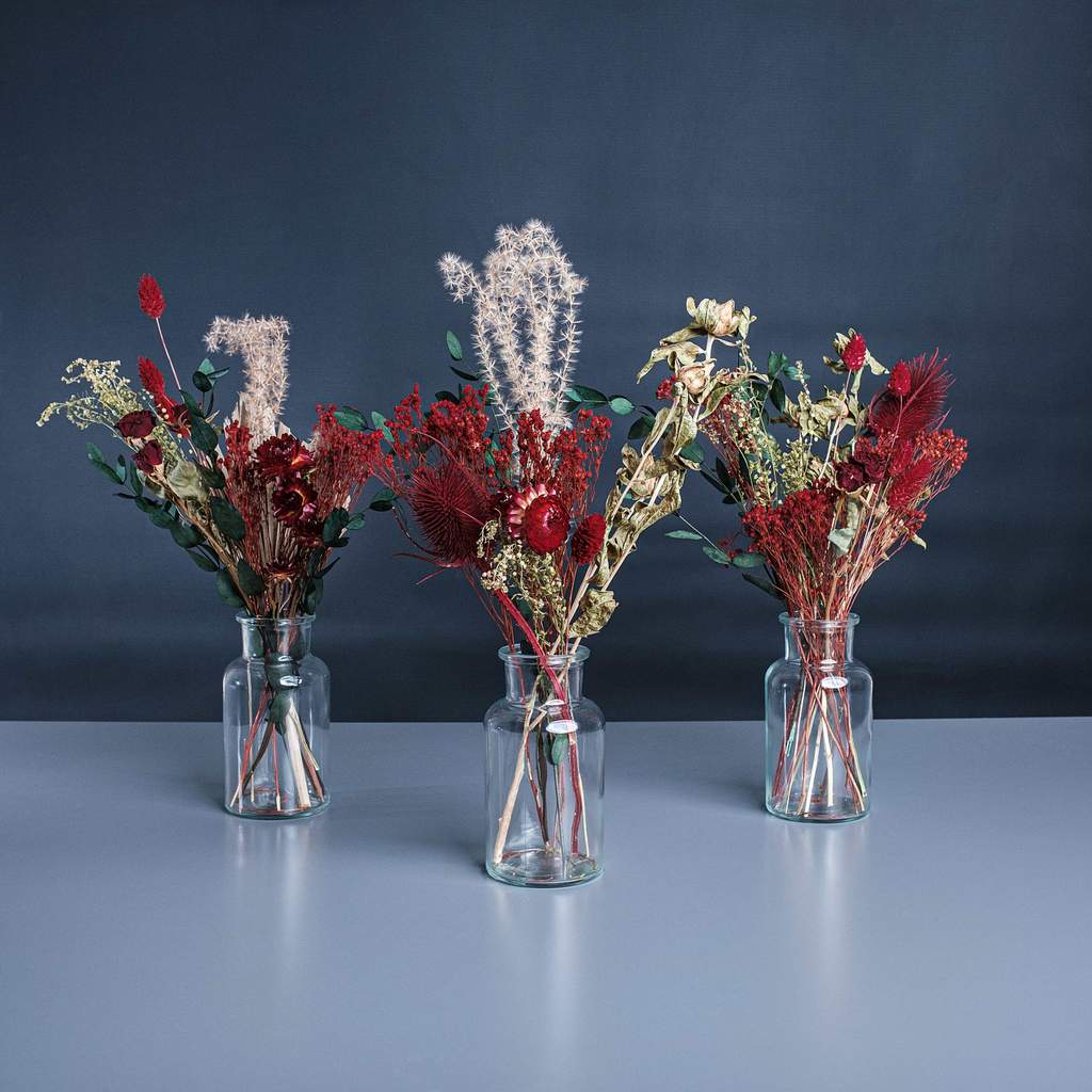 Christmas Flower Displays for a Cosy Fireplace Décor