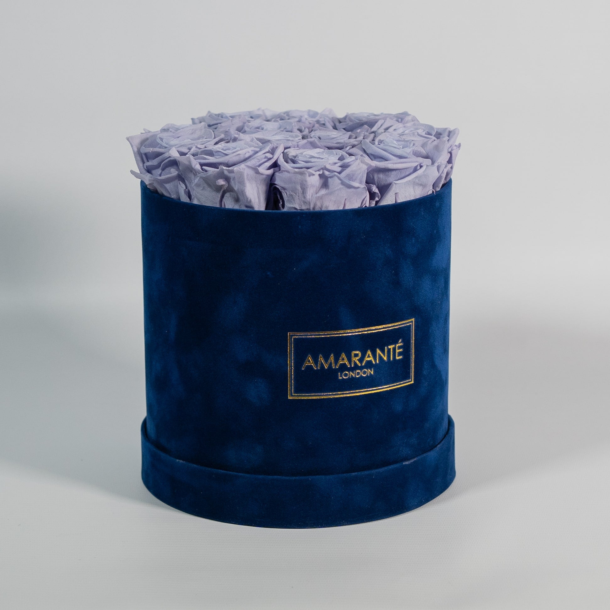 Artful lavender Roses entrenched in an enchanting blue box