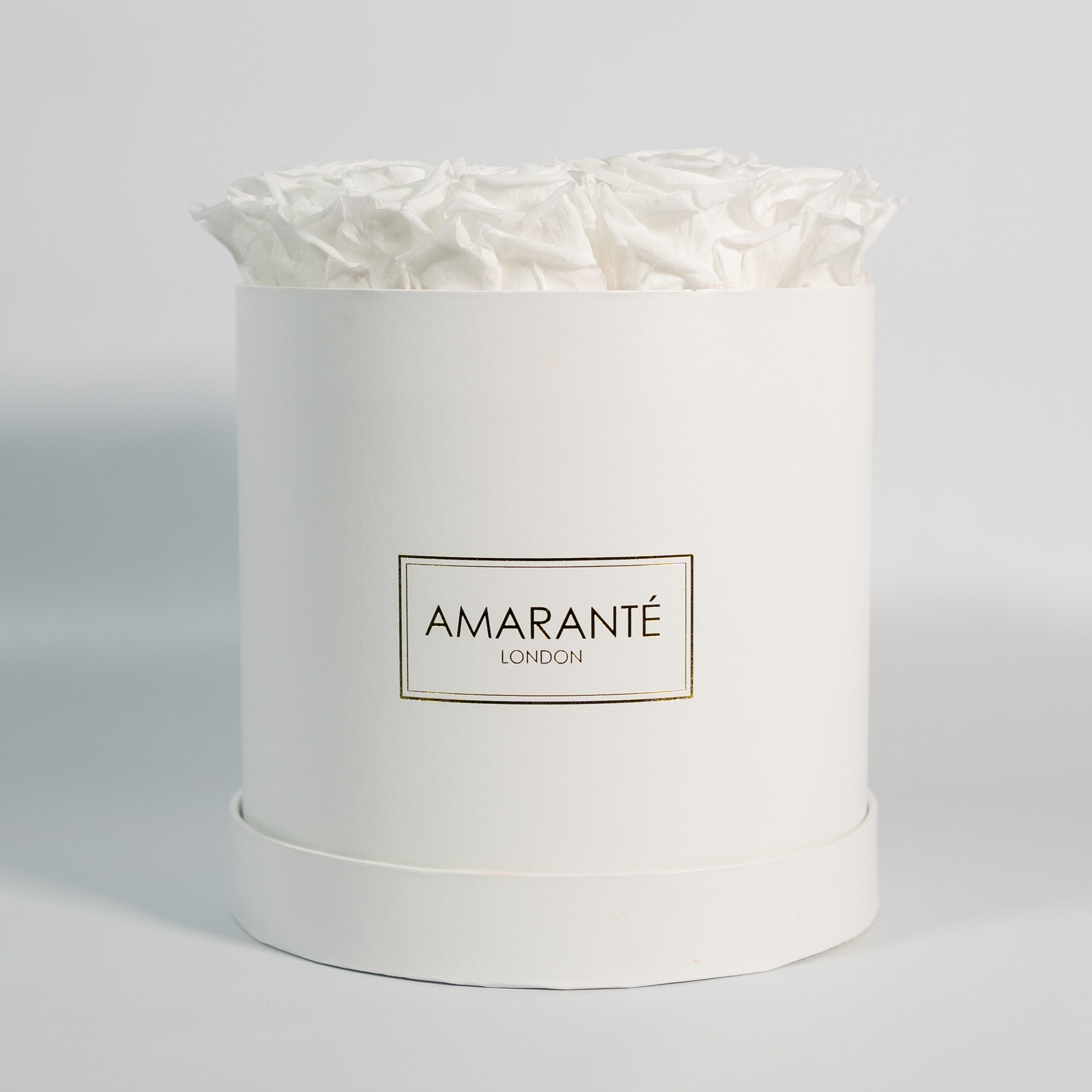 Dreamy white roses, the perfect choice for any wedding