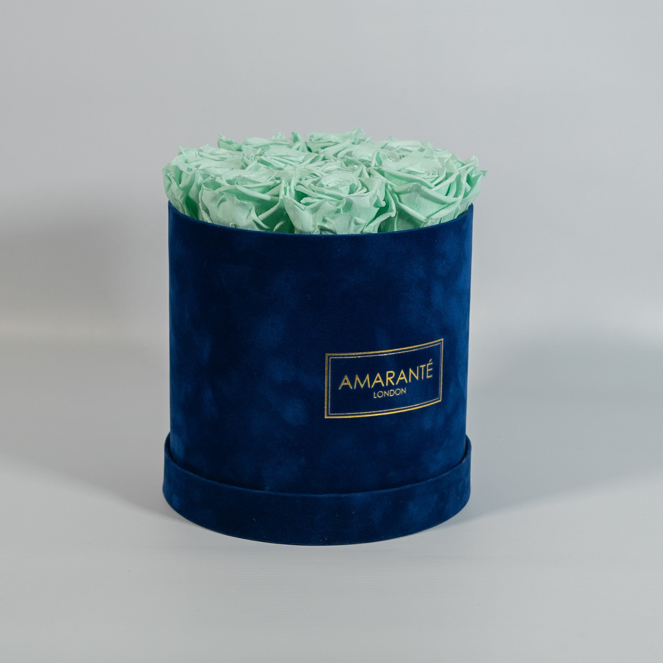 Revitalising mint green Roses comprised in a trendy blue box