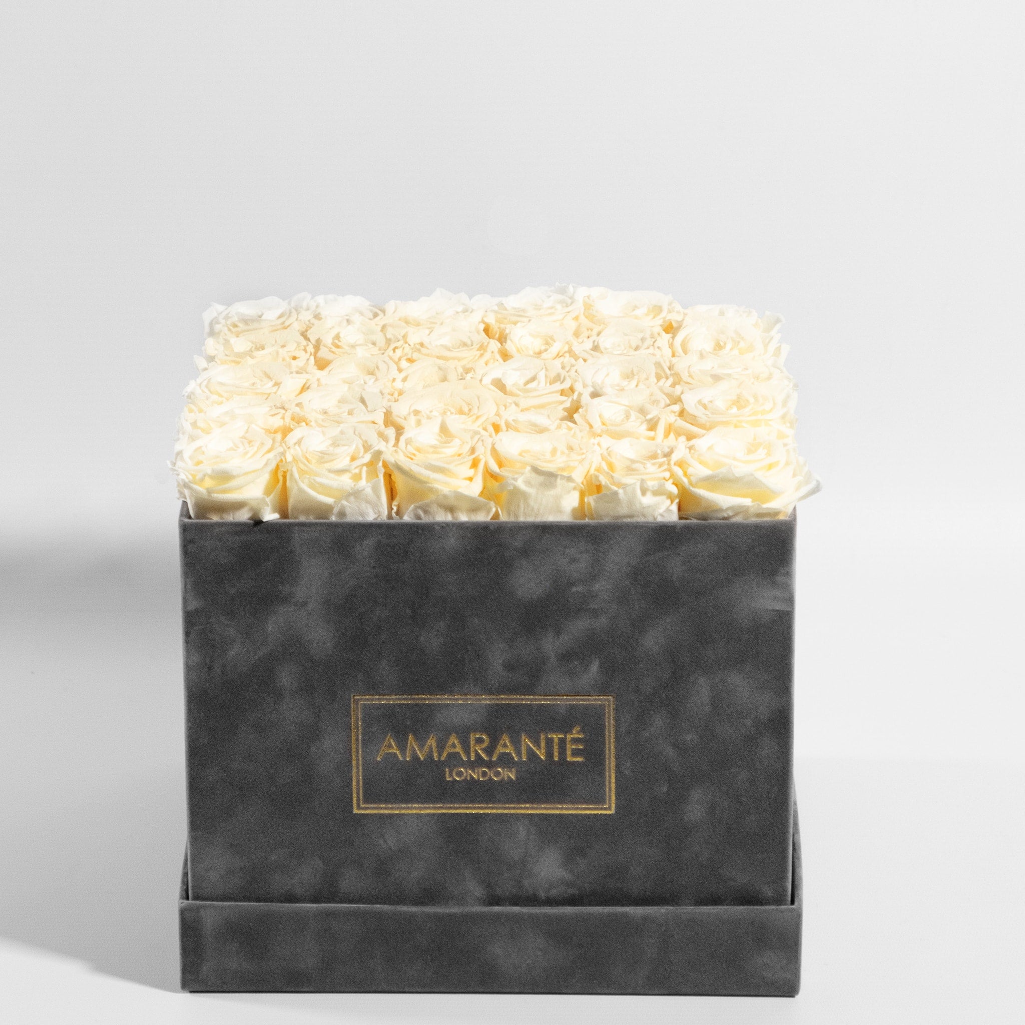 Captivating champagne Roses, the perfect choice for any celebratory occasion. 