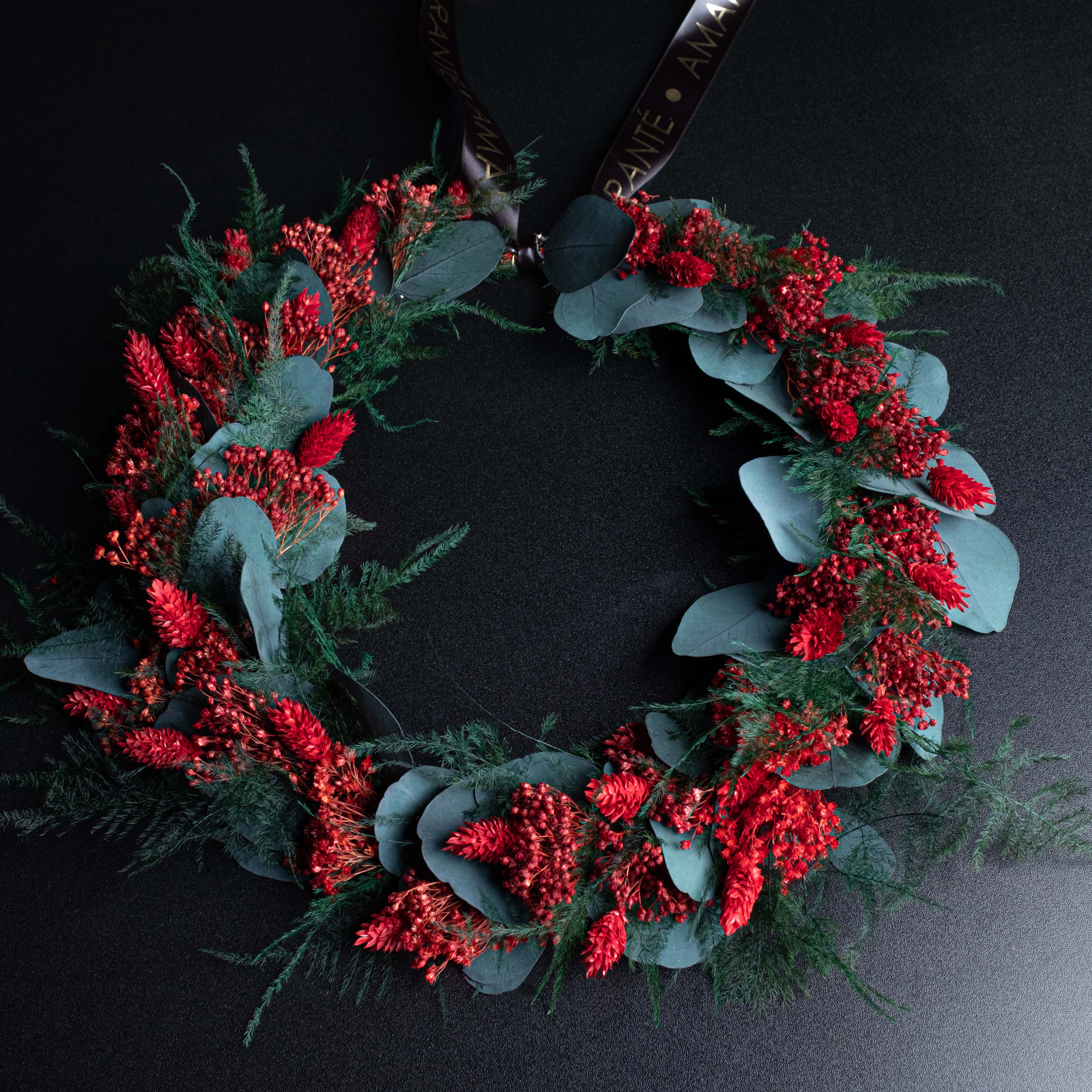 Illuminating and Cheerful DIY Christmas Floral Decorations