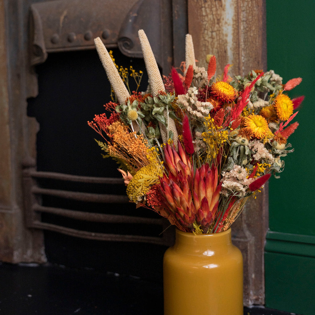Magical Christmas Flower Displays for a Natural Décor