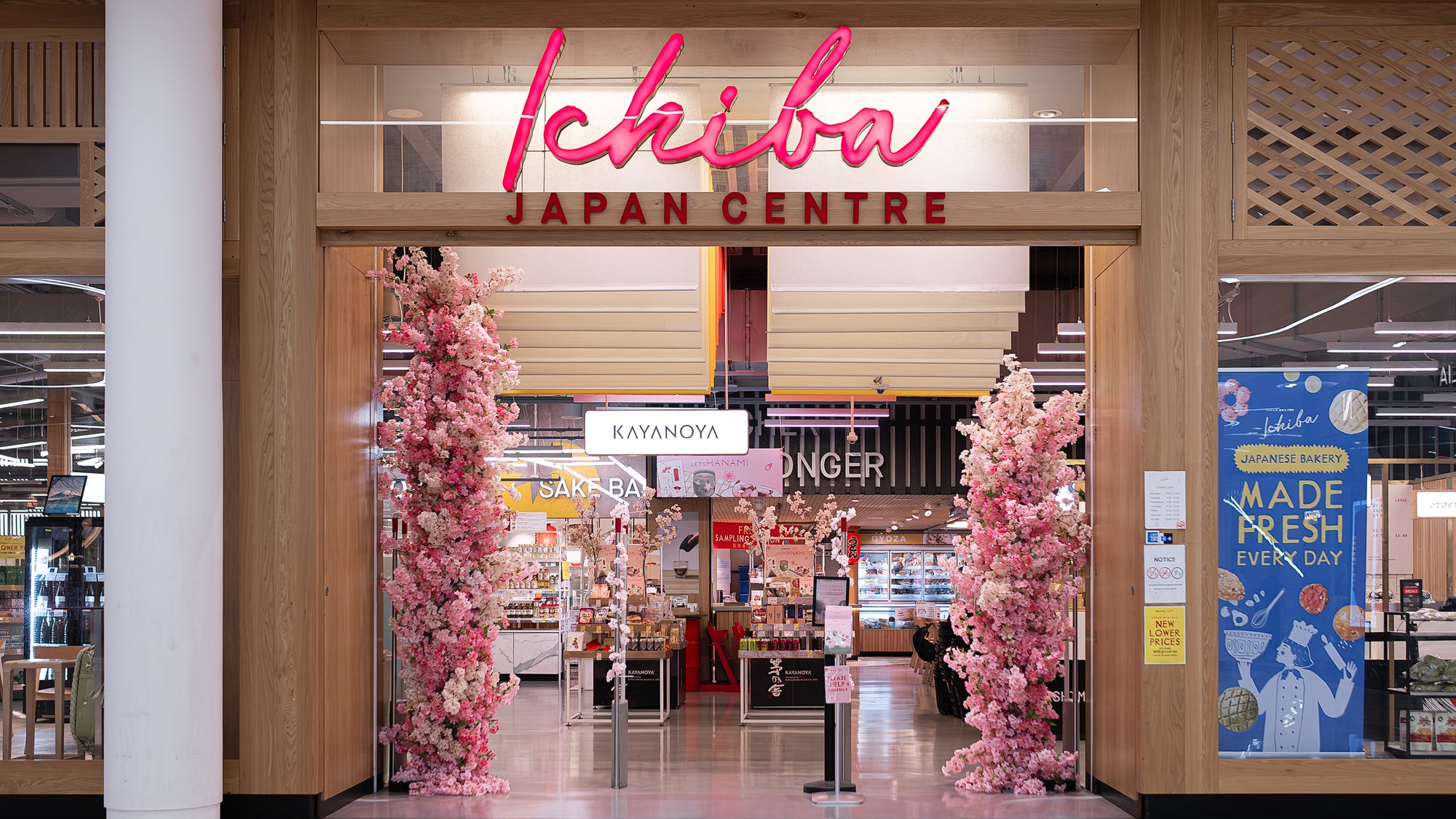 An exquisite cherry blossom arch, created by Event Florist Amaranté London, frames the entrance to Ichiba Japan Centre. The arrangement features a blend of pink and white cherry blossoms, evoking the serene beauty of Japanese springtime. The wooden decor complements the floral arch, creating a welcoming atmosphere for visitors to the largest Japanese food hall in London and Europe.