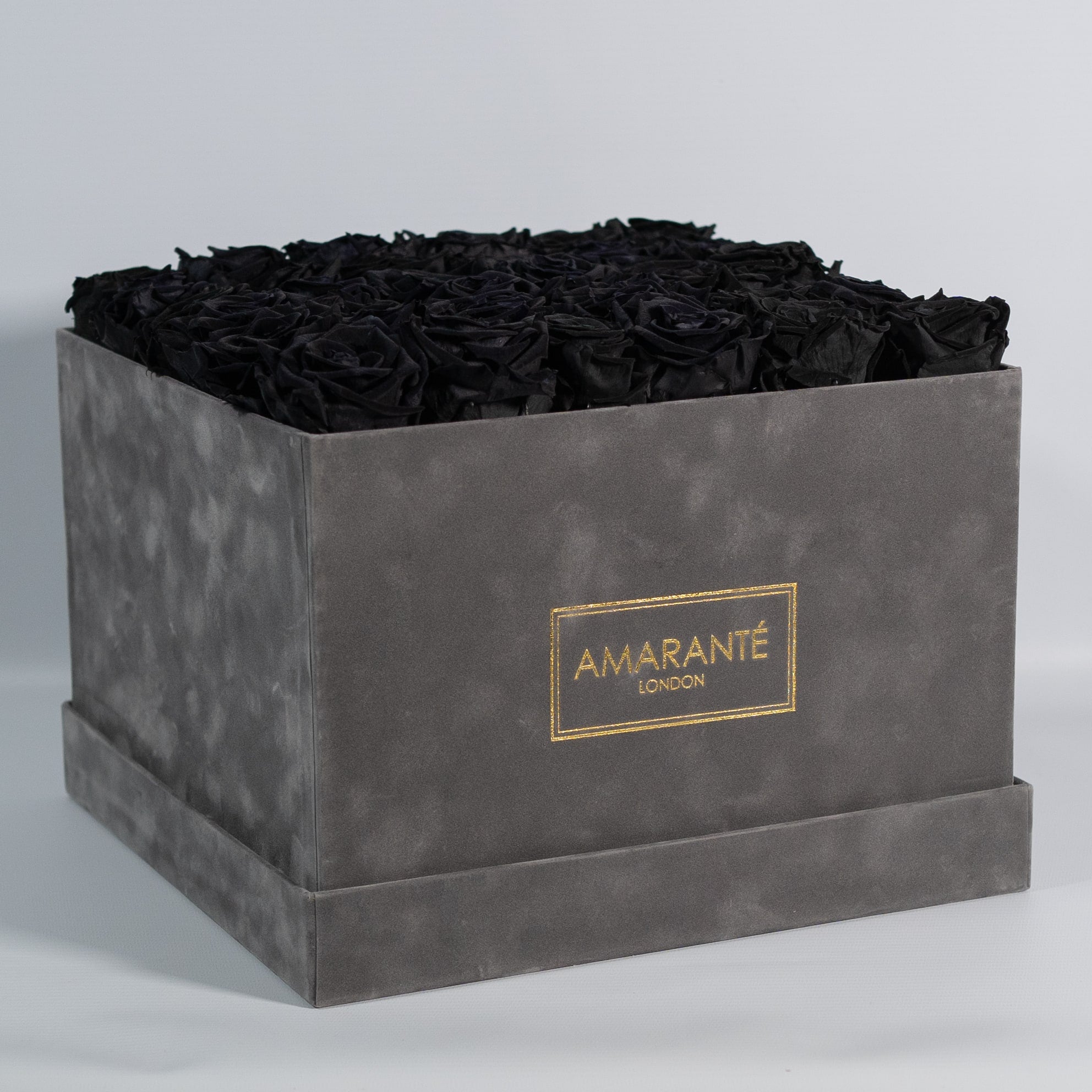 Mysterious black Roes for a sympathetic and alluring gift. 