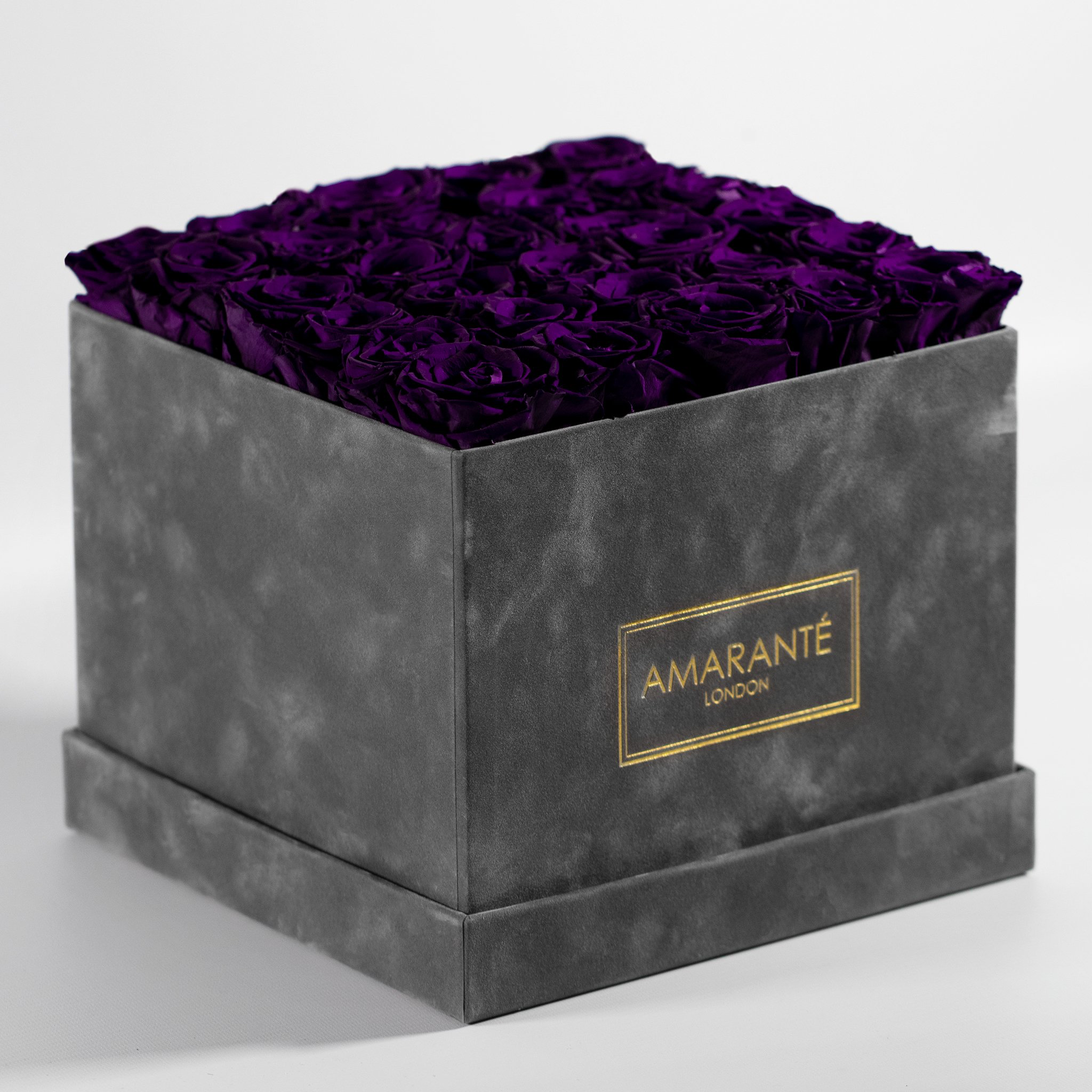 Magical dark purple Roses in an divine grey large box 